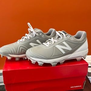 Women’s size 8.5 New Balance Fuse V2 TPU cleat. Grey/White